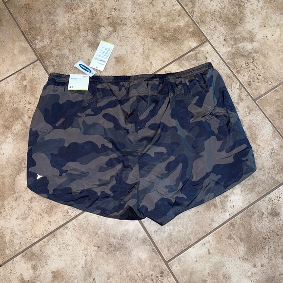 SOLD ON FB - 🆕 Old Navy Active camo shorts - Picture 7 of 9